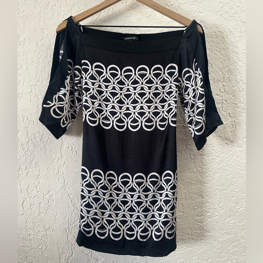 bebe silk  Chain Pattern tunic blouse